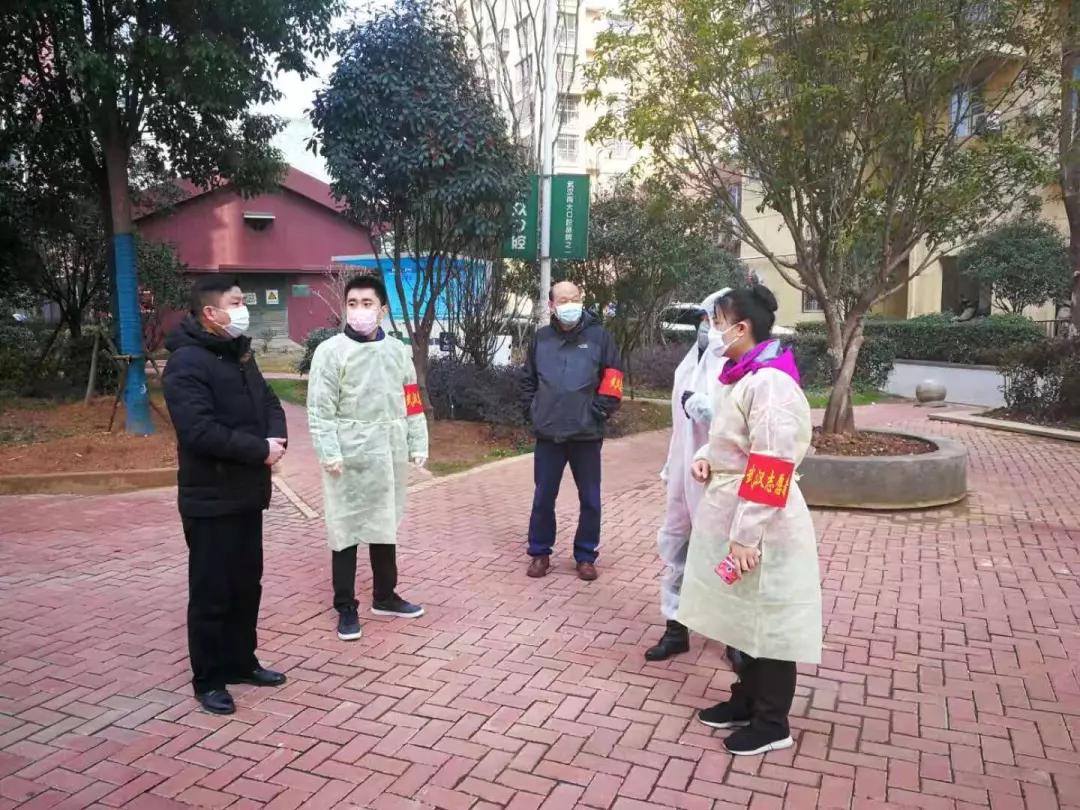 疫情最新数据下的神秘小巷奇遇，一家特色小店的独特魅力