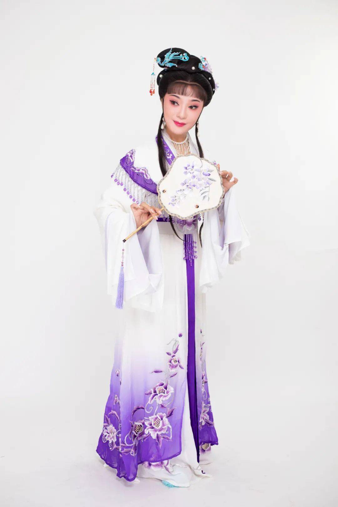 越剧新星璀璨闪耀——越剧演员张杭英的高科技生活体验