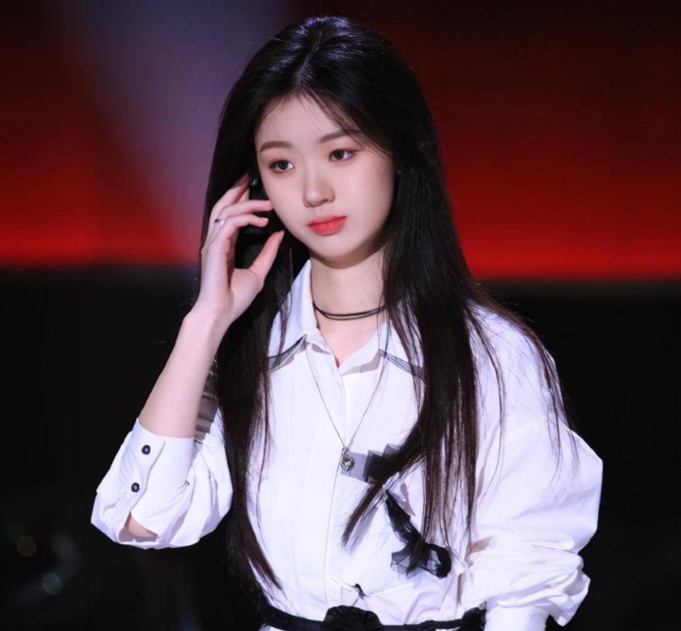 歌唱演员罗菲，歌坛璀璨之星