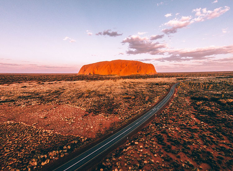 股票行情000933，一场自然美景的旅行，寻找内心的平和与宁静