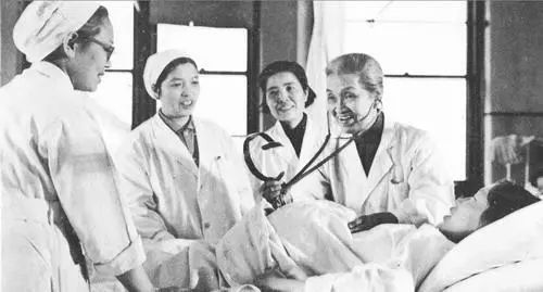 泌尿科女医生电影，时代之光下的医学传奇