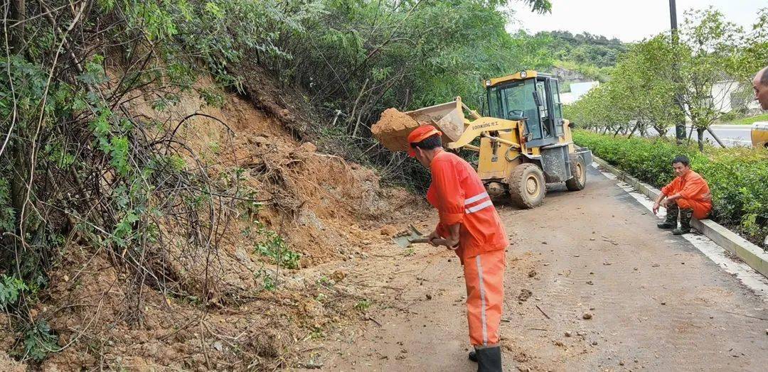 路面坍塌最新，变化中的挑战与自信的重建